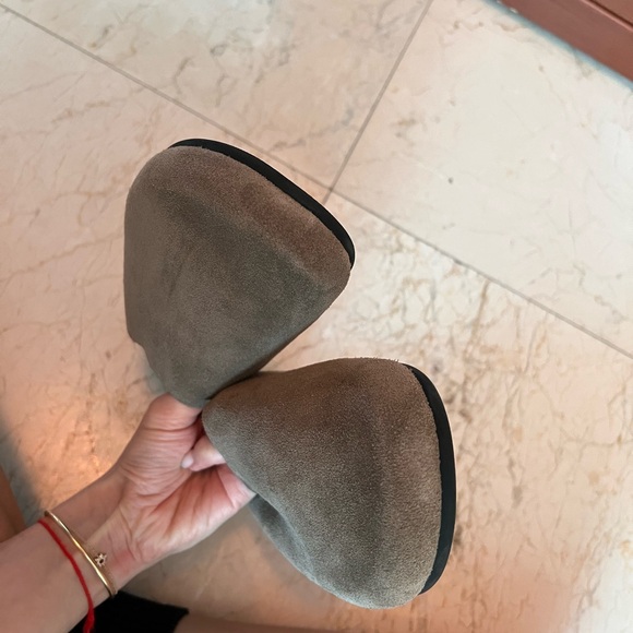 Jeffrey Campbell Content Slide - Picture 7 of 7